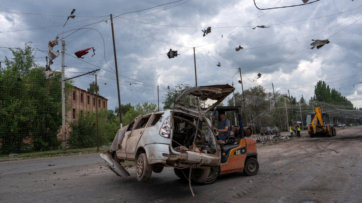 Russian missile strike kills 10 at Ukrainian defence event