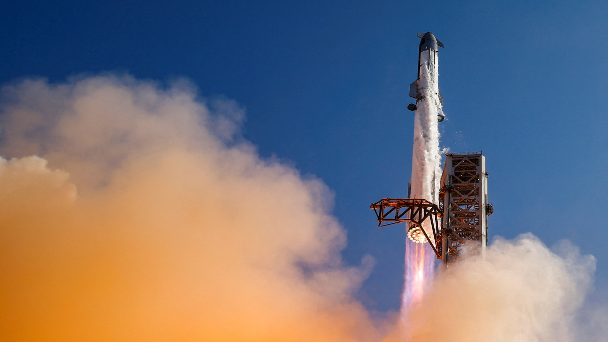 SpaceX's Starship deploys 20 Starlink satellites on 13th test flight