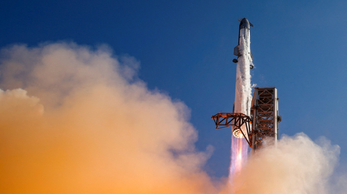 SpaceX's Starship deploys 20 Starlink satellites on 13th test flight