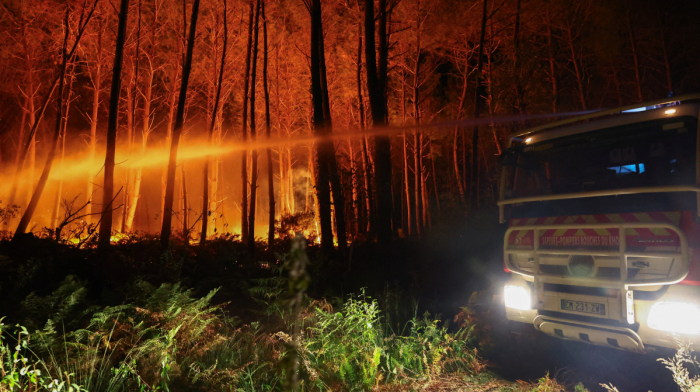 Wildfires threaten Bordeaux as thousands flee amid French heatwave