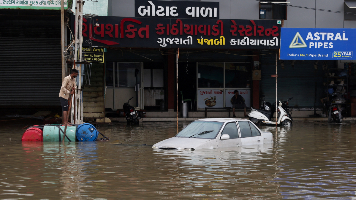 Pakistan monsoon death toll surpasses 100 as fresh heavy rain threatens