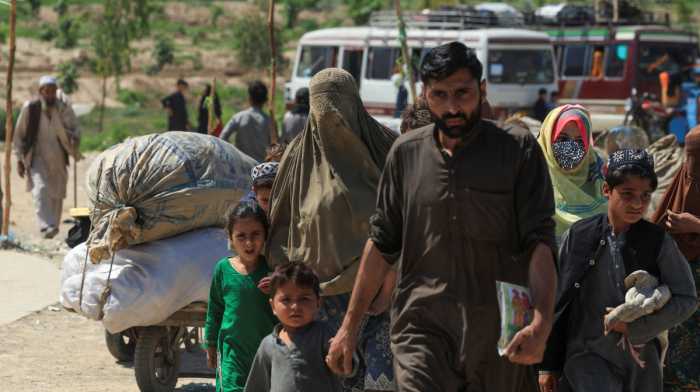 More than 800 Afghan migrants return after release from Pakistan prisons