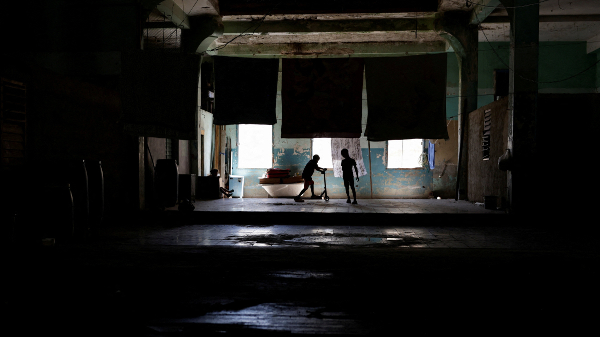 Cuba plunges into darkness as power grid collapses again