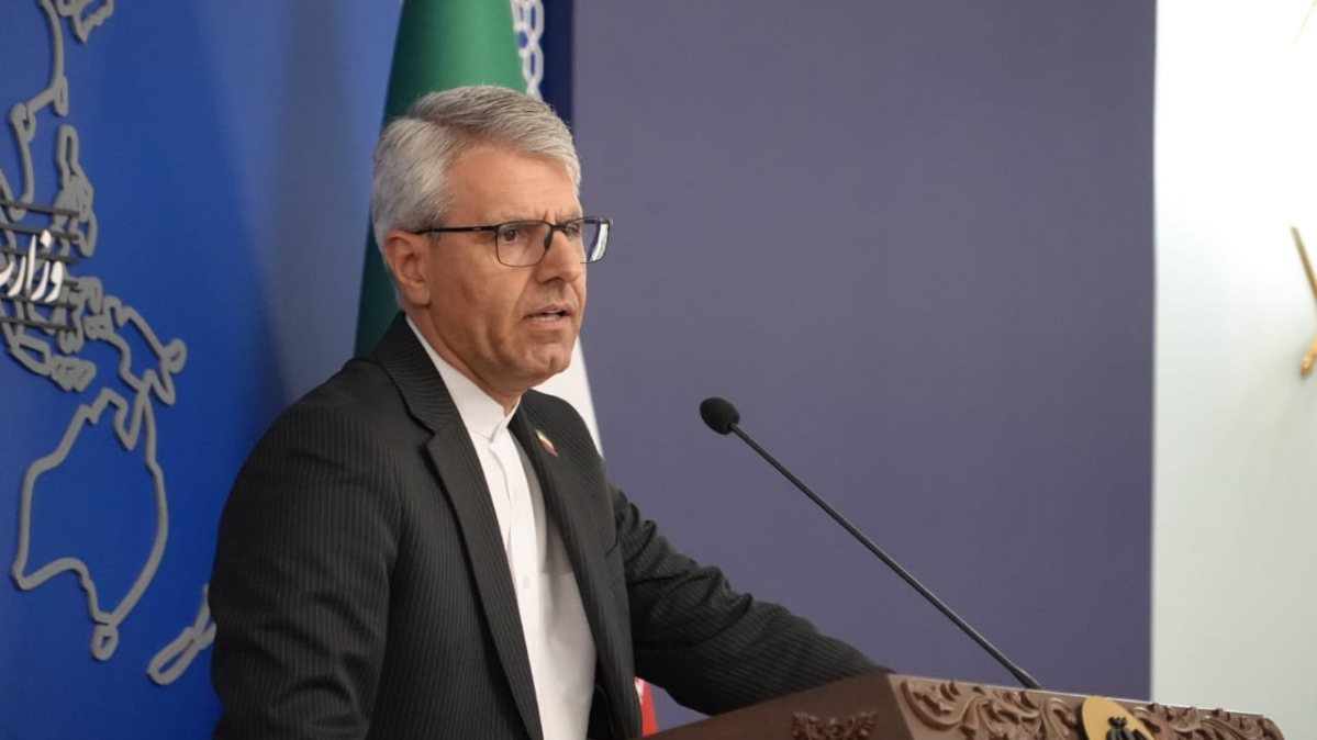 Iran says U.S. talks on Hormuz remain on hold as Oman discussions continue