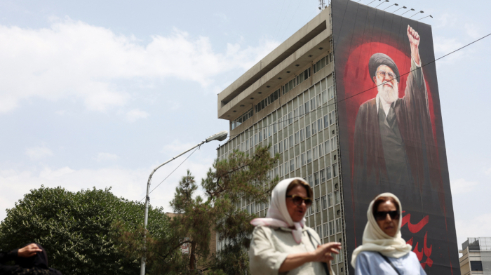 U.S. and Iran clash over Hormuz talks as ceasefire deadline nears