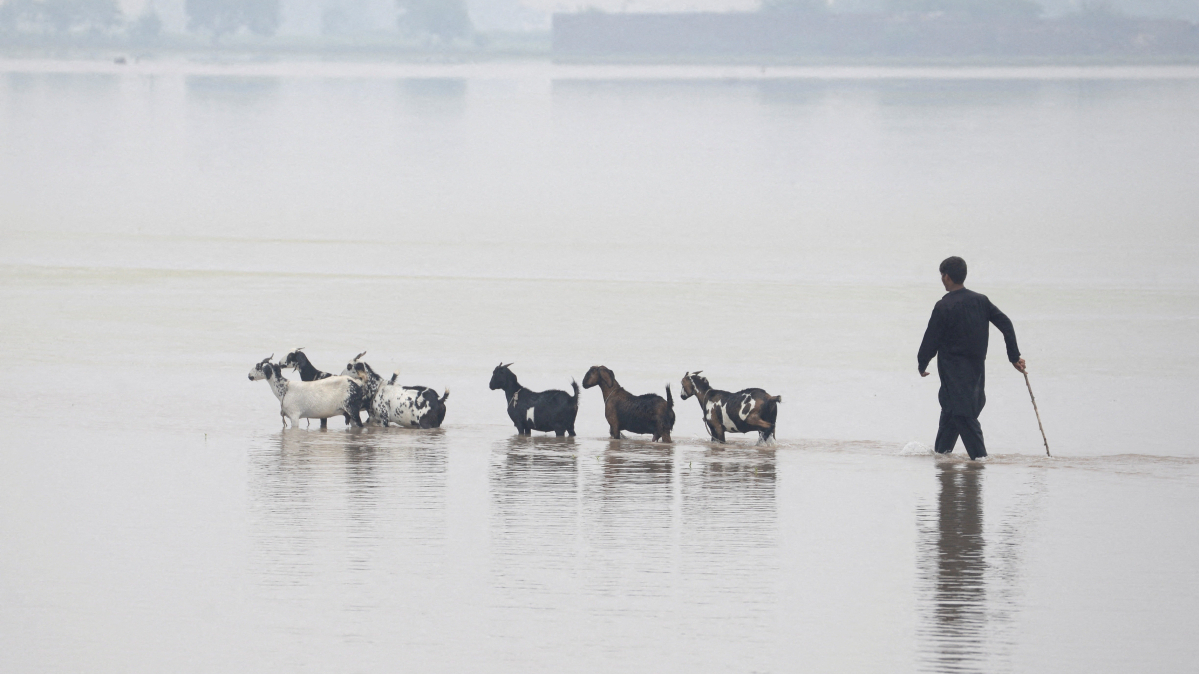 Pakistan prepares for floods as stronger El Niño raises climate risks