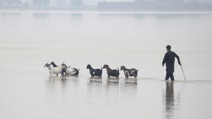 Pakistan prepares for floods as stronger El Niño raises climate risks