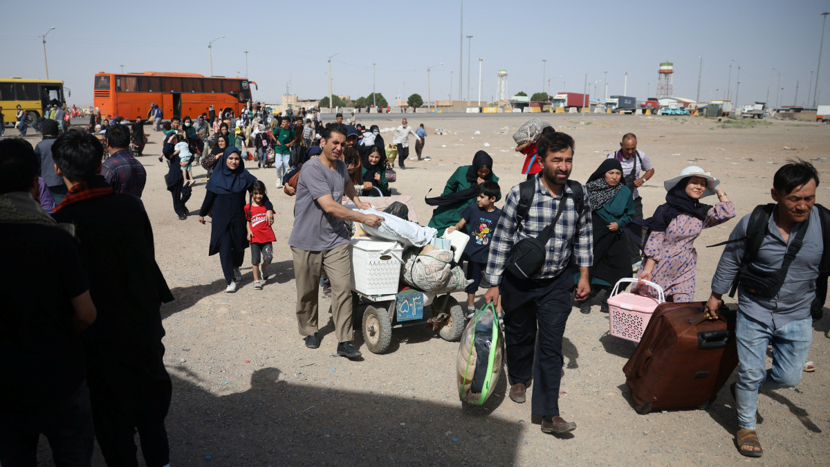 More than 100,000 return to Afghanistan from Iran and Pakistan in two weeks