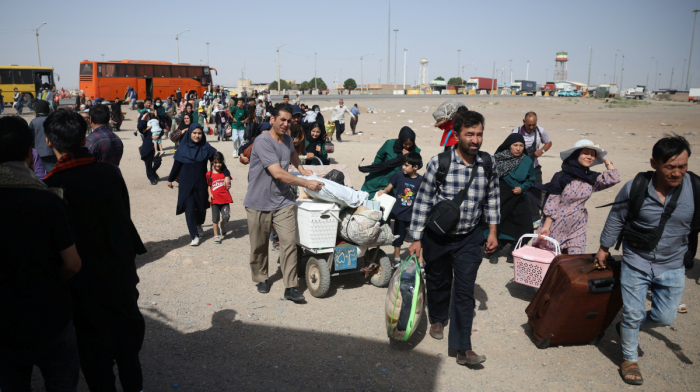 More than 100,000 return to Afghanistan from Iran and Pakistan in two weeks