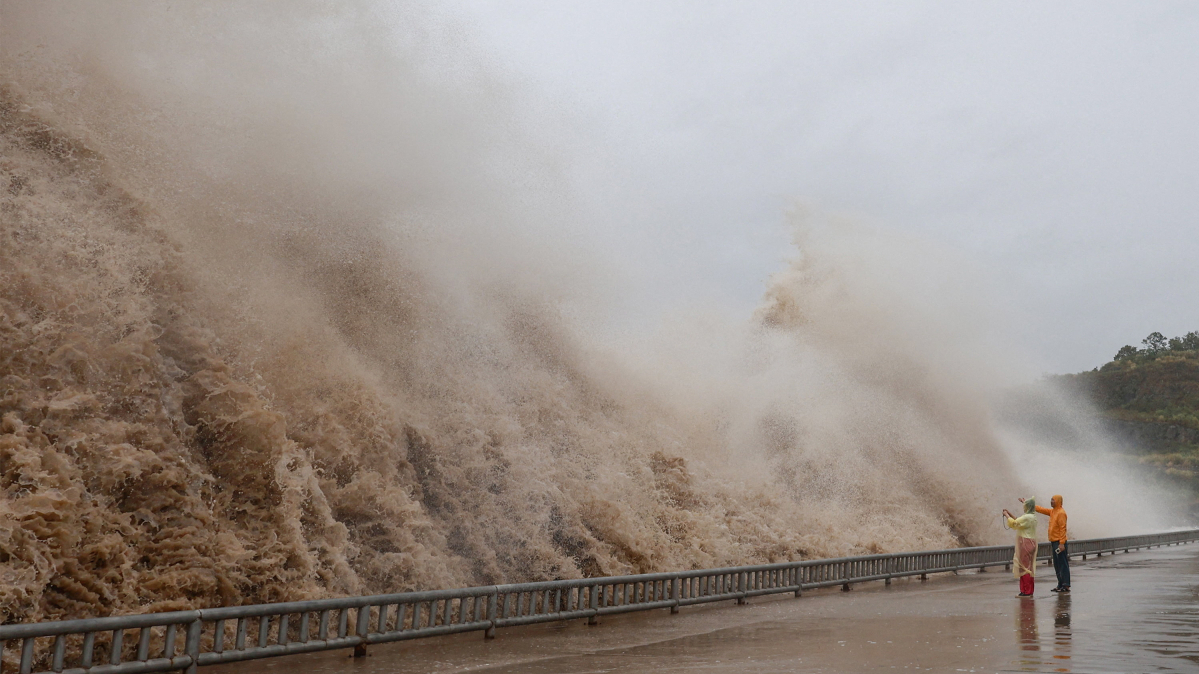 Typhoon Dolphin hits eastern China, forcing more than one million to evacuate