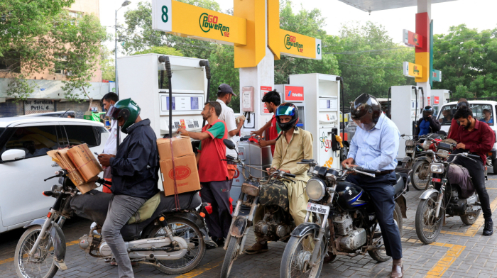 Pakistan moves to secure oil supplies with Gulf storage and refinery upgrades