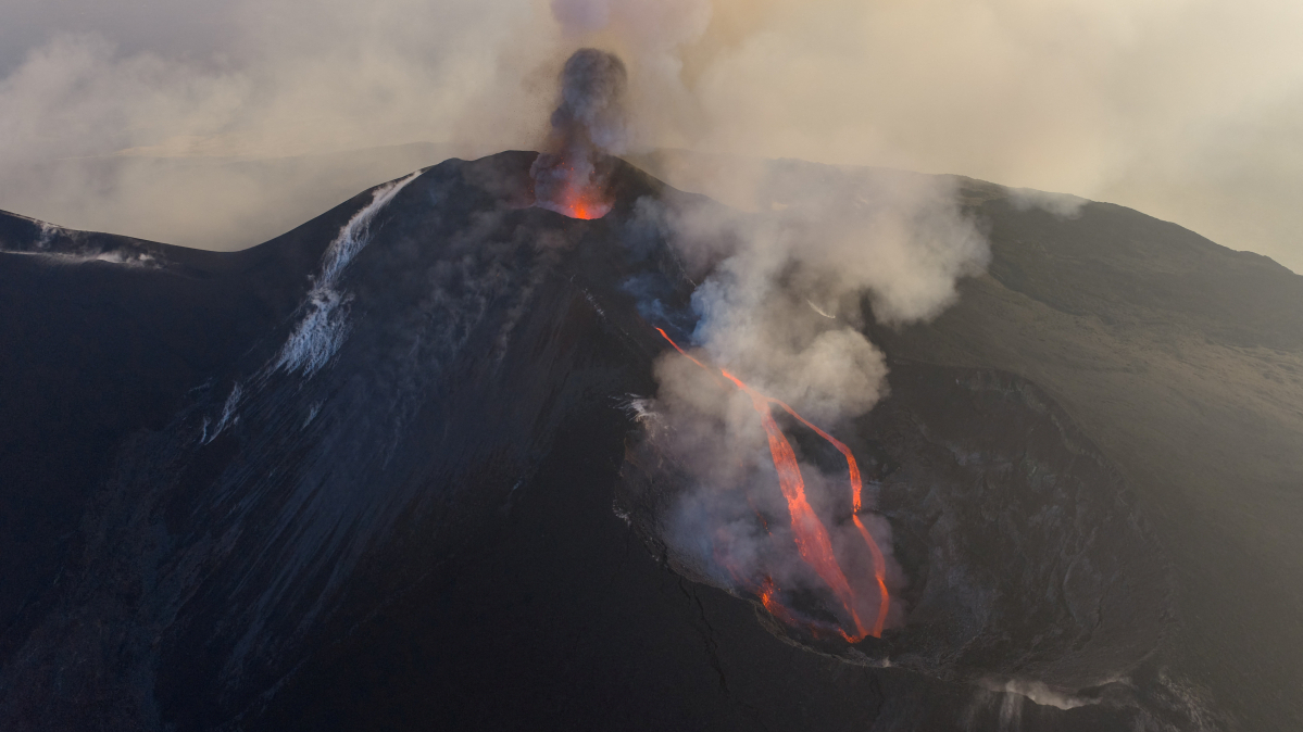 Catania Airport suspends flights following Mount Etna eruption in Sicily