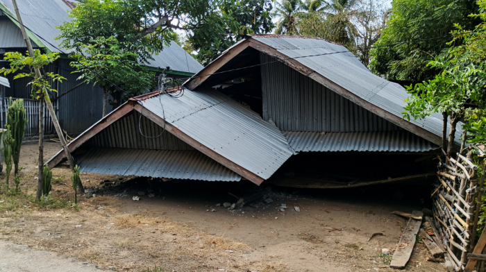 Indonesia quake leaves 51 dead, thousands seek shelter