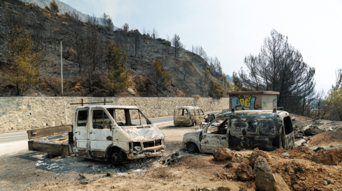 Wildfire descends on Croatian tourist town of Omis, injures 36 people