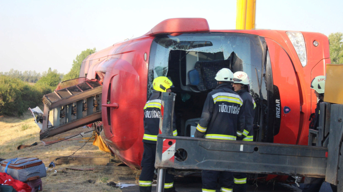 Dozens killed after Polish bus overturns in eastern Hungary