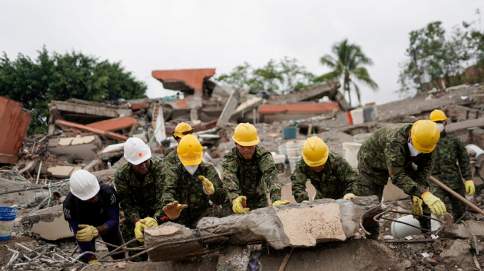 Colombia earthquake death toll nears 300 as hopes fade for survivors