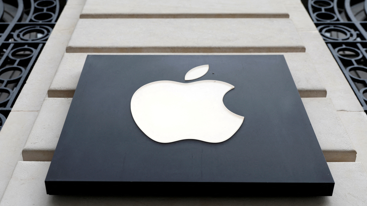 Apple changes fees for alternative app stores in EU
