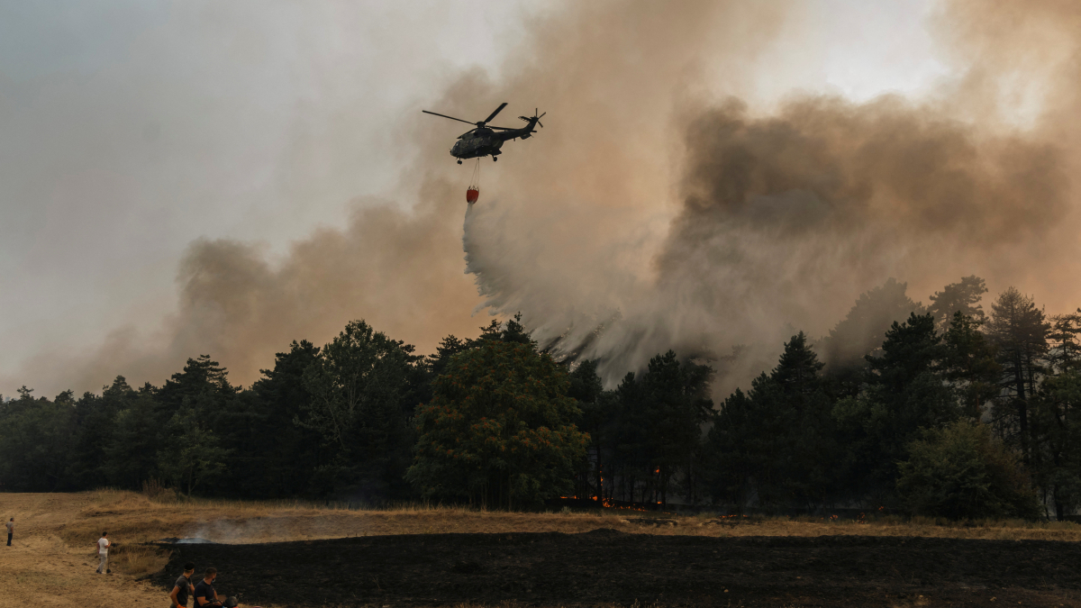EU sends helicopters, firefighters to Serbia to tackle wildfires
