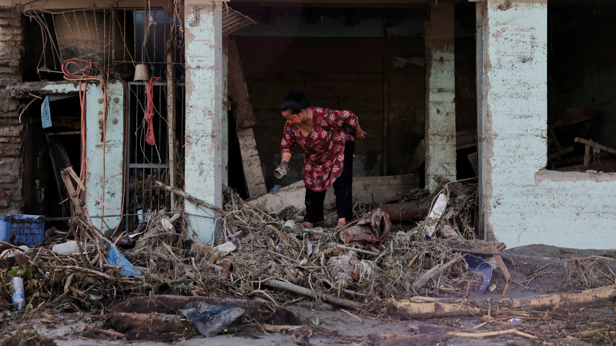 Death toll from Nepal floods climbs to 469 as more than a thousand still missing