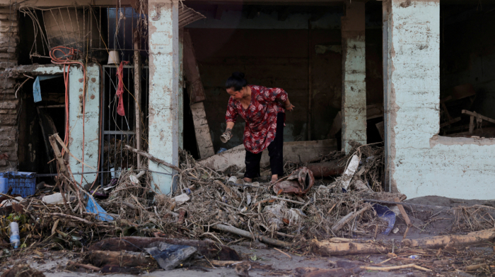 Death toll from Nepal floods climbs to 469 as more than a thousand still missing