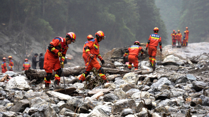 Nepal-Tibet death toll nears 800 from Himalayan flood, 3,000 missing
