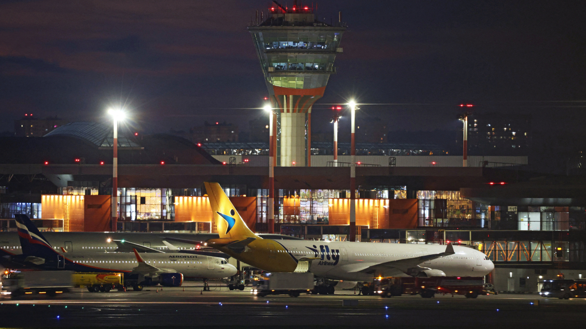 Moscow airports shut following Zelenskyy's threat to make Russian airspace 'unsafe'
