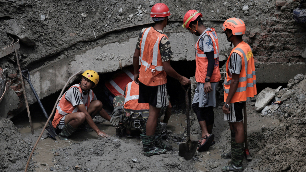 Nepal flood survivors found in tunnel 9 days later