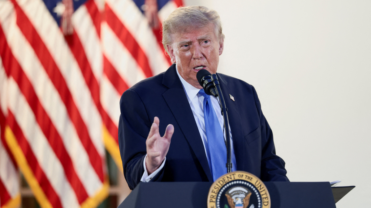 Trump urges Fed to cut rates, threatens to halt trade with deficit countries