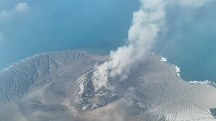 Airports in Indonesia shut due to volanic ash from Anak Krakatau eruption