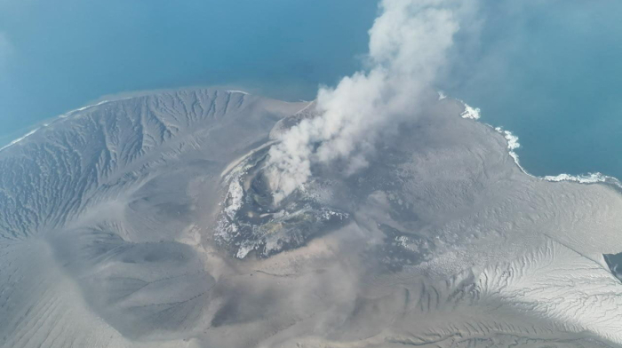 Airports in Indonesia shut due to volcanic ash from Anak Krakatau eruption