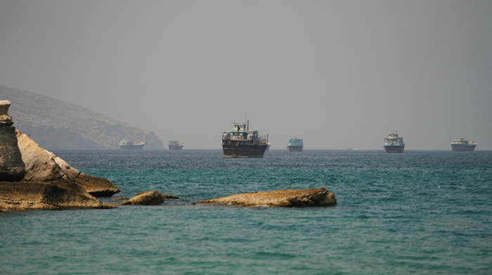 Iran and Oman prepare Hormuz route as Gulf states seek unrestricted passage