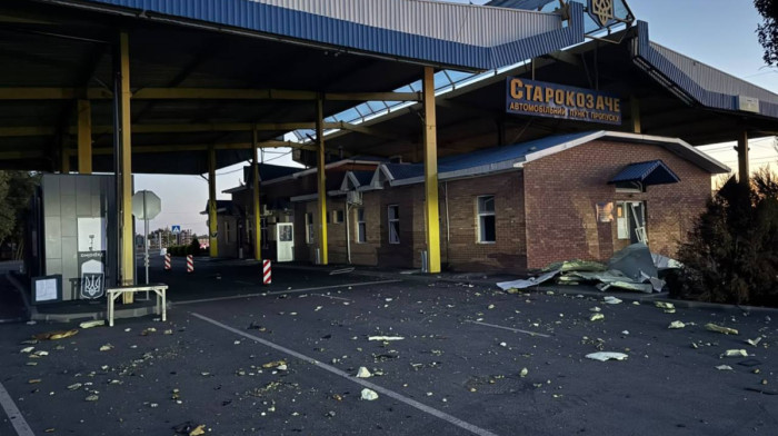 Passengers killed in Russian strike on Ukraine-Moldova border crossing