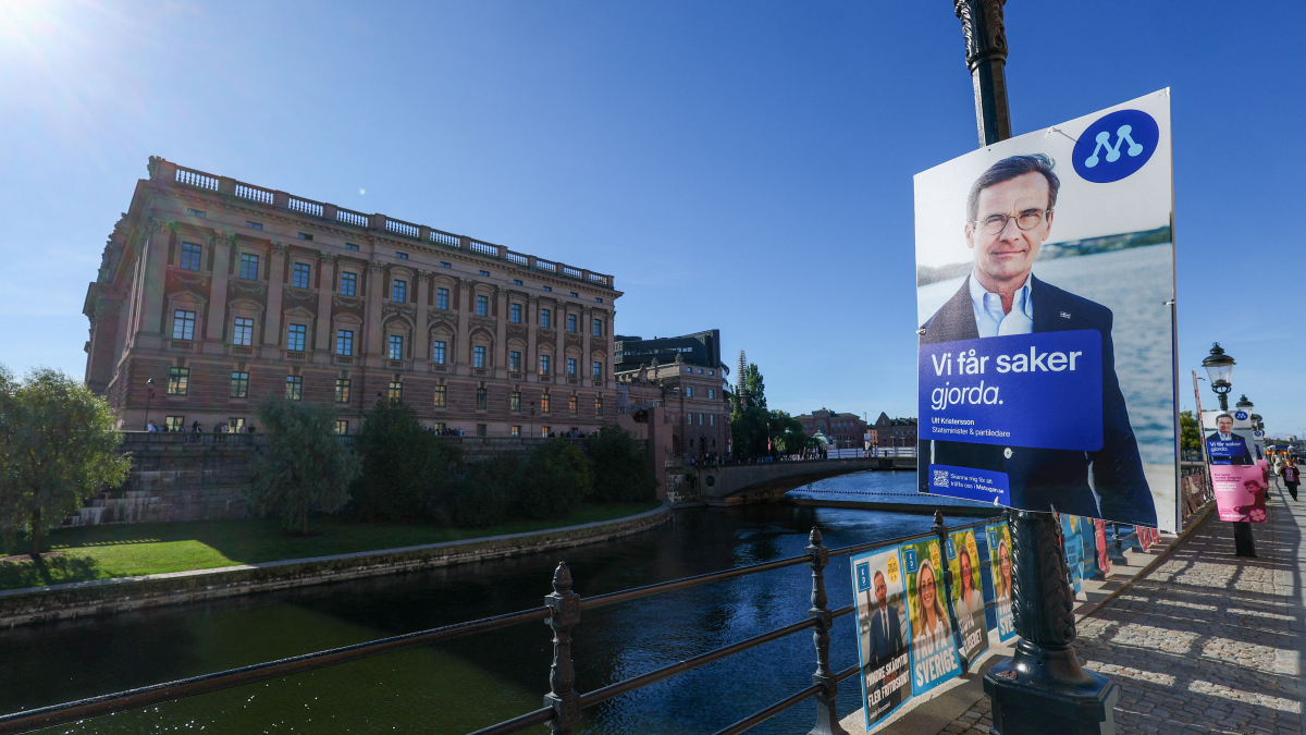 Sweden’s centre-left holds narrow lead ahead of election
