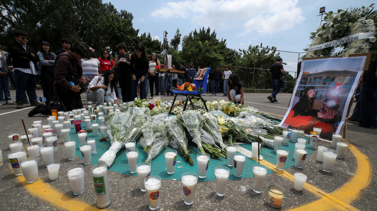 Students in Mexico hold vigil after killing of Spanish exchange student