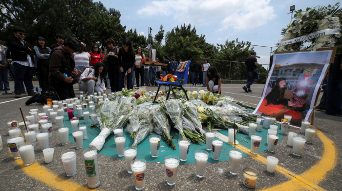 Students in Mexico hold vigil after killing of Spanish exchange student
