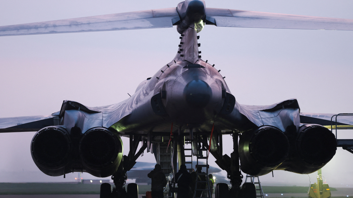 U.S. removes B-1 bombers from UK Fairford base amid suspected terror plot