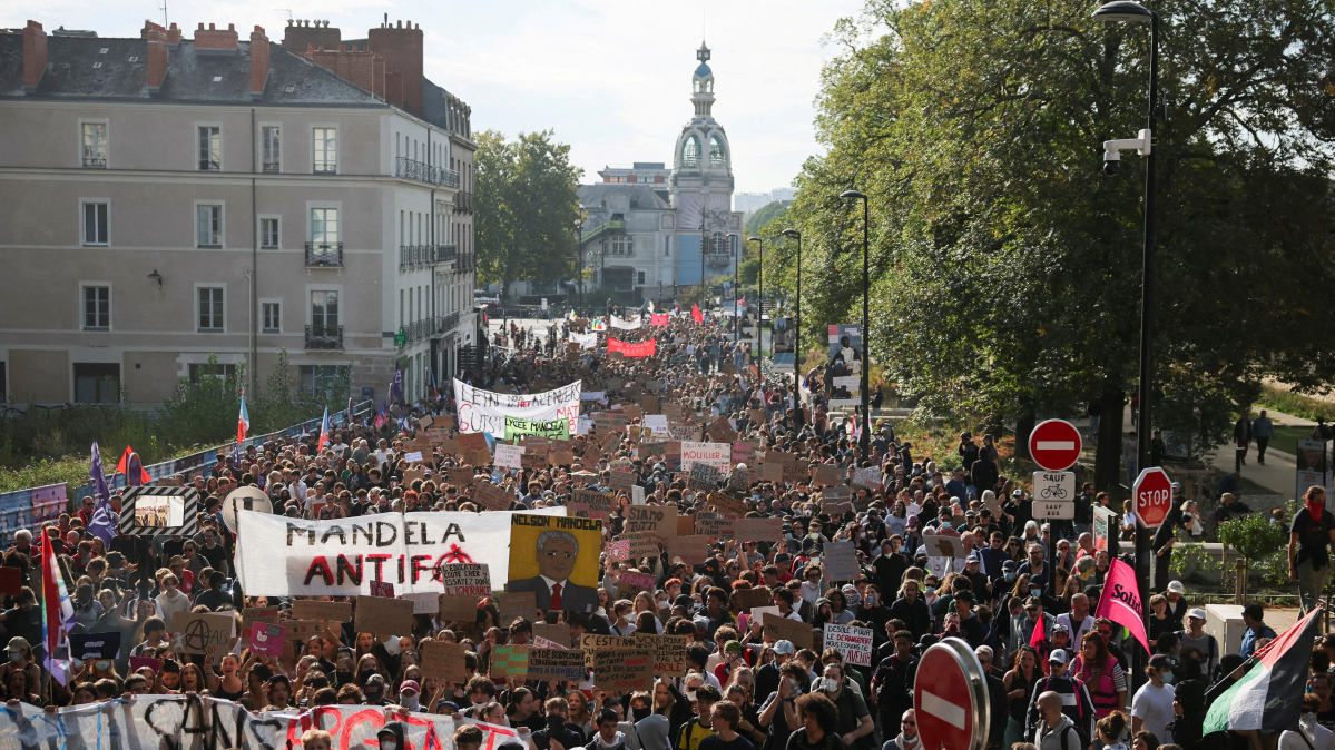 Police fire teargas at French school protesters | AnewZ