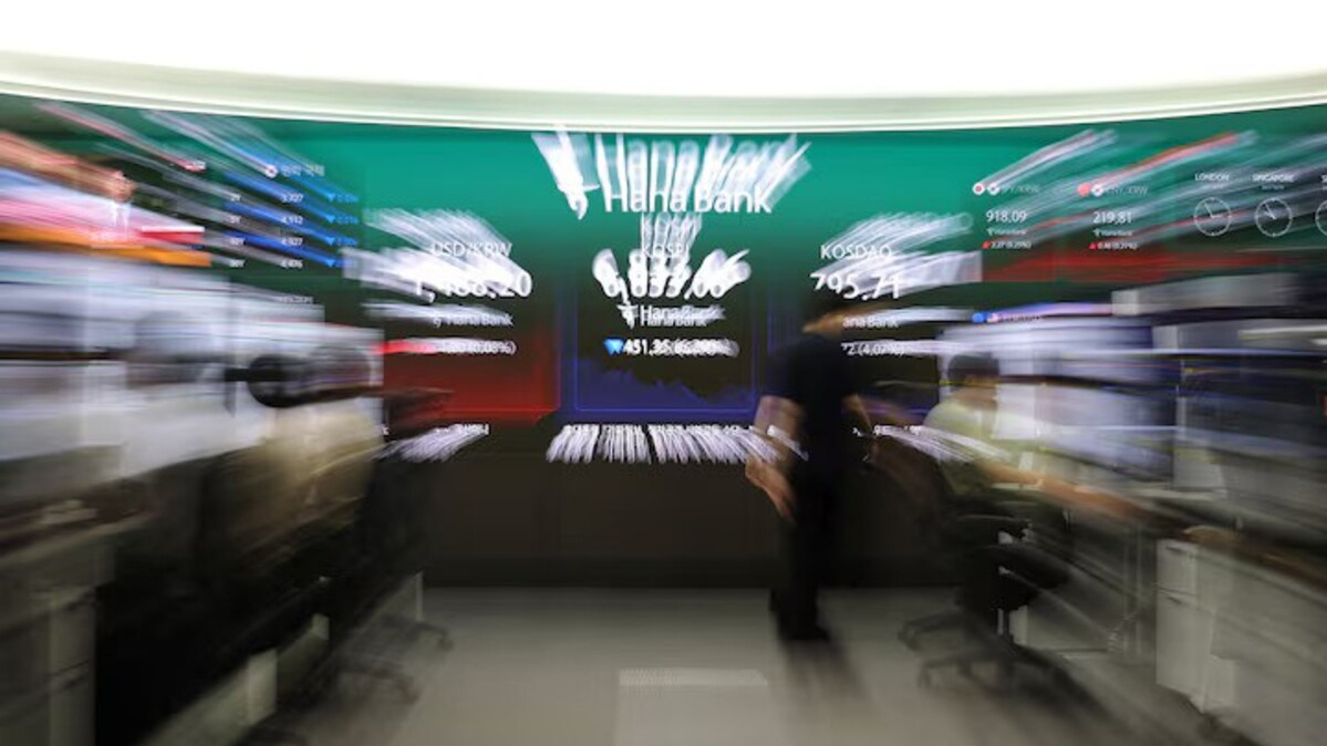 Asian stocks plunge as China's chip advances shake confidence in AI boom