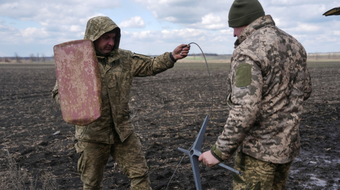 Ukraine's soldiers have access to Starlink satellite internet restricted