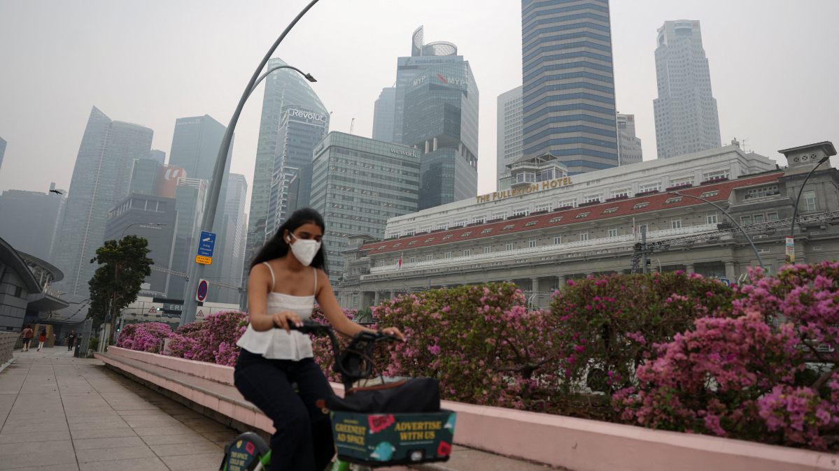 Singapore faces severe haze as smoke from Indonesian wildfires spreads