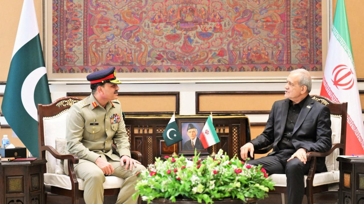 Pakistan steps up Iran diplomacy, reaffirms Saudi defence pledge