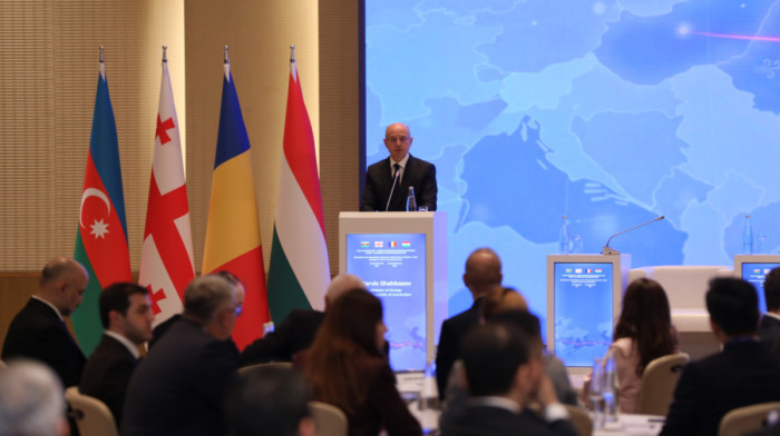 Azerbaijan seeks investors for 3,000-km green energy corridor to Europe