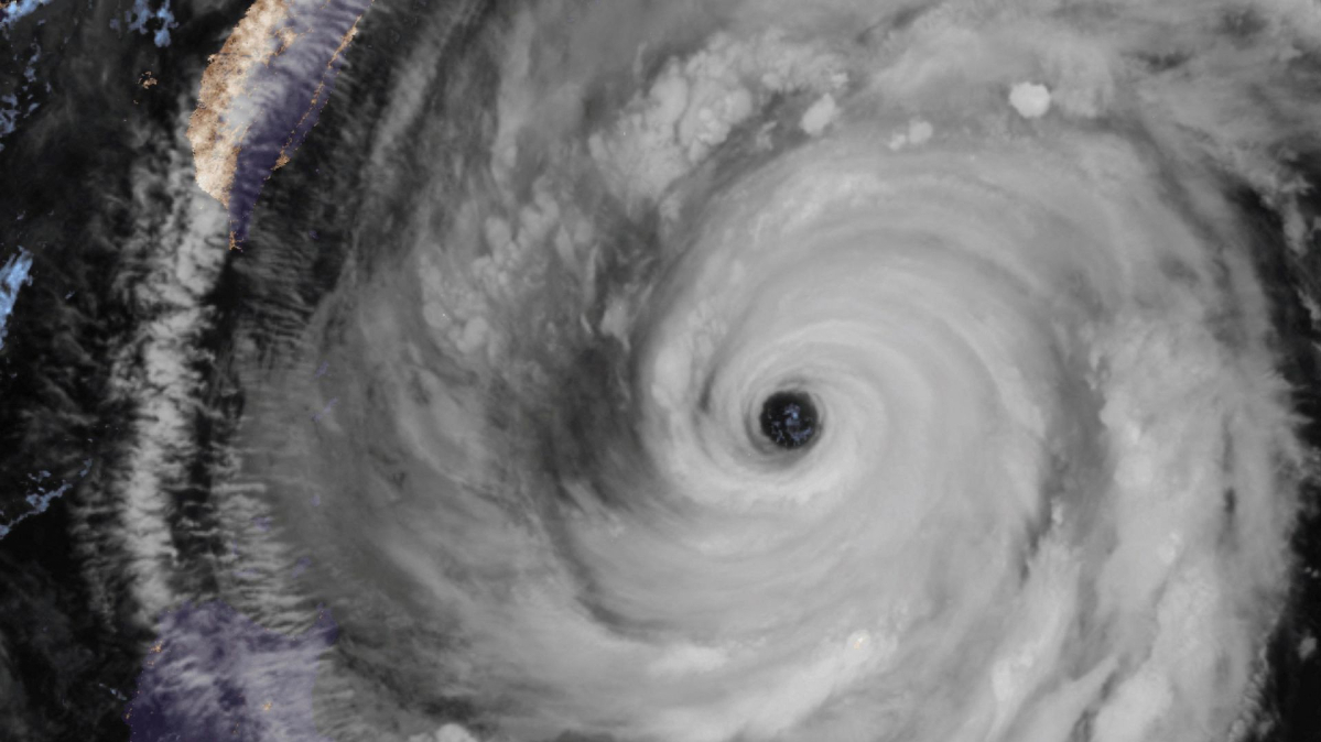 Super typhoon Champi threatens Japan with violent winds, 11-metre waves and travel chaos