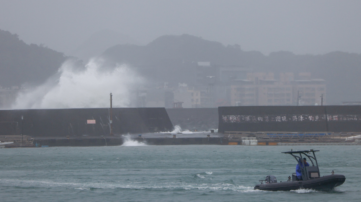 Taiwan braces for Typhoon Champi, nearly 1,000 flights cancelled