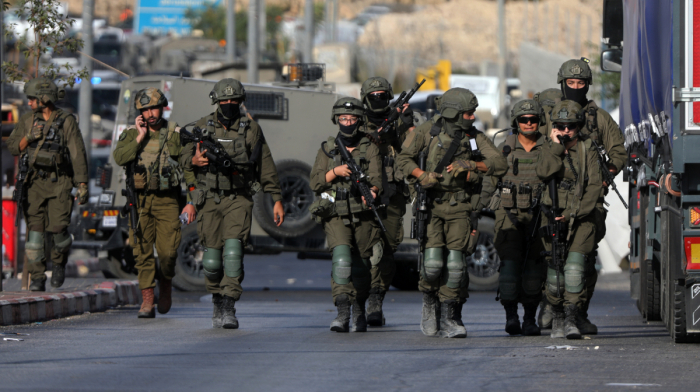 Two Palestinians killed after Hebron shooting as Israeli forces prepare to close West Bank