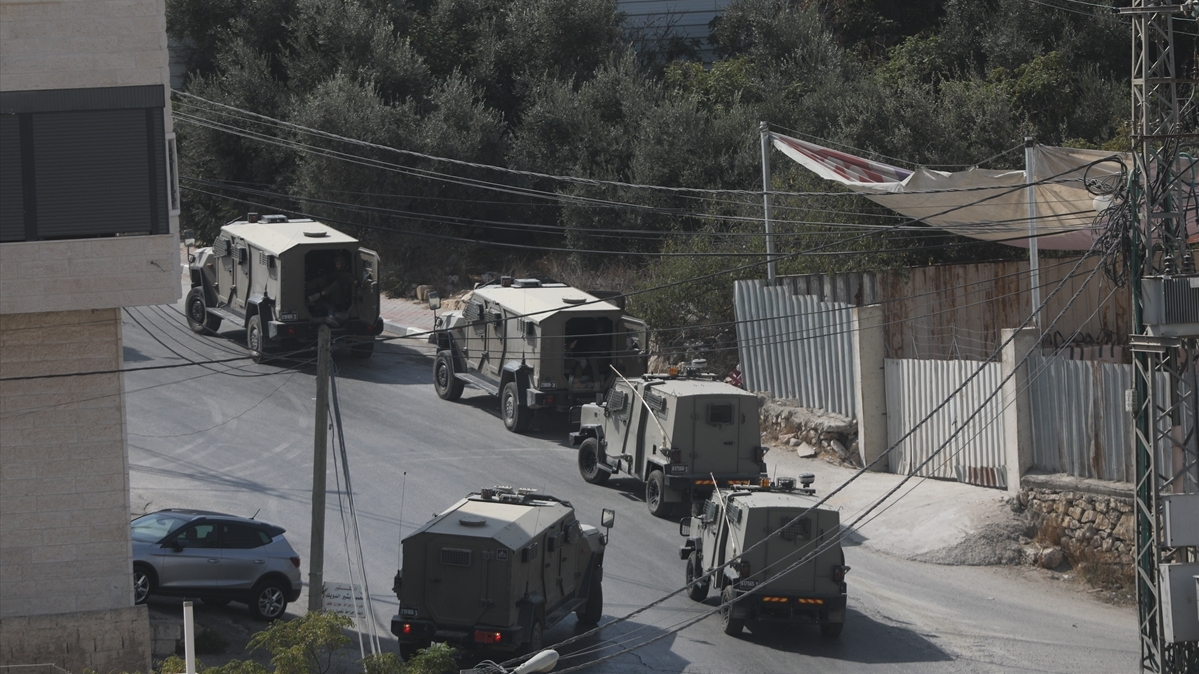Israeli army extends Hebron siege into second day