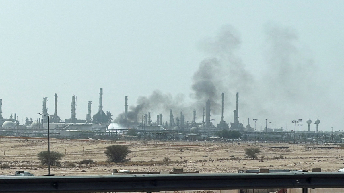 Houthis target Saudi oil pipeline and Riyadh airport as regional tensions escalate